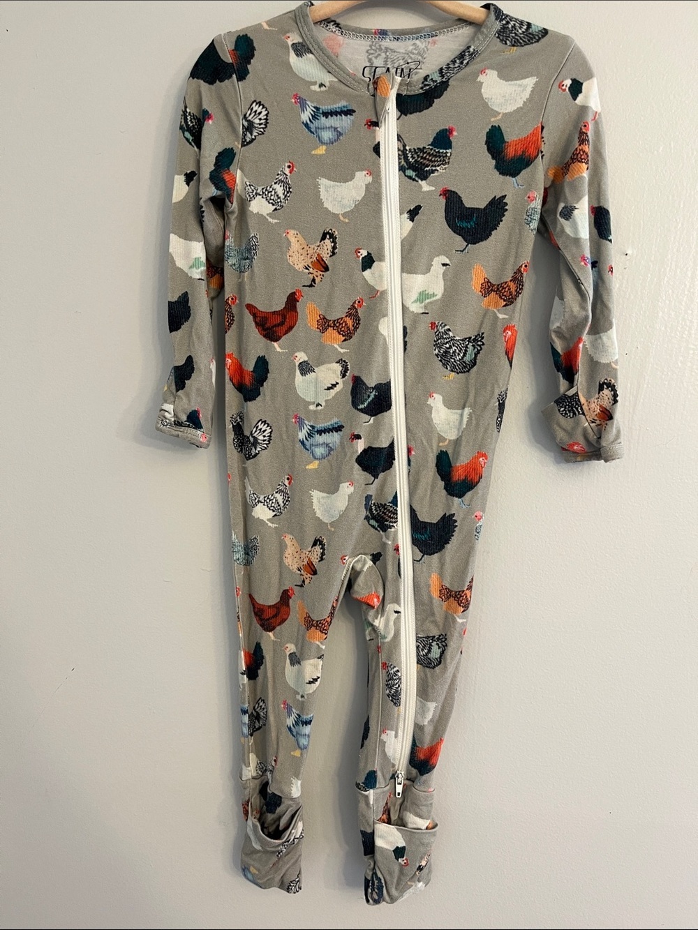 Gray Chickens Print Zip-Up Footed Pajamas 9-12 Mnths Scainf  Bamboo